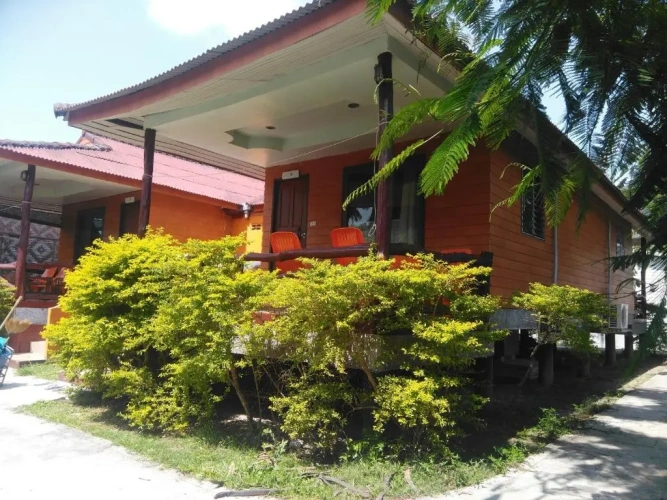 Bungalow with balcony