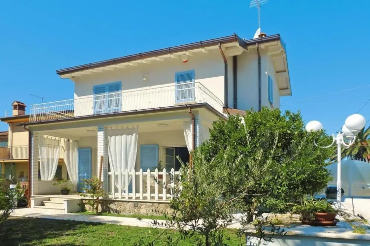 2 Bedrooms Cottage