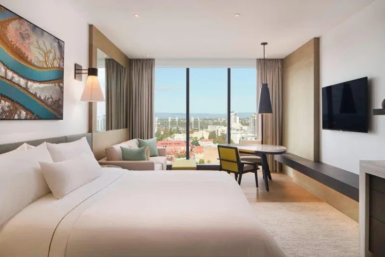 Standard Quadruple Club room with city view