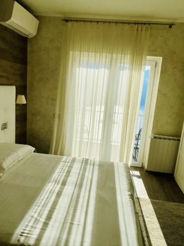 Standard Double room with balcony and with lake view