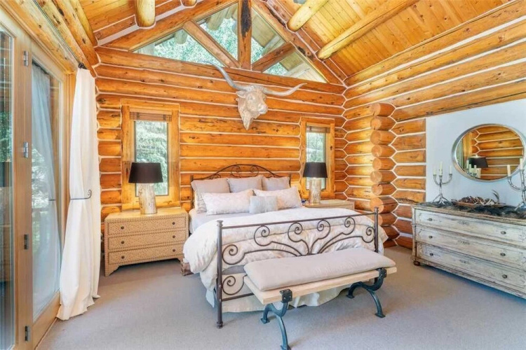 Slopeside Lodge