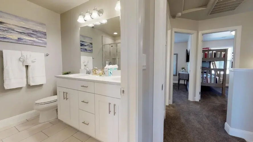 Coastal 3 Bedroom Apts by Redawning