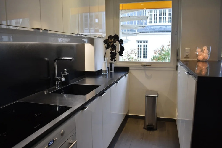 Studio Apartment Near Trocadéro & Champs Elysées - Image 9