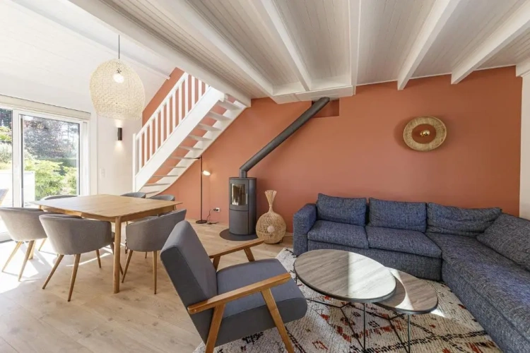 5 Bedrooms Cottage