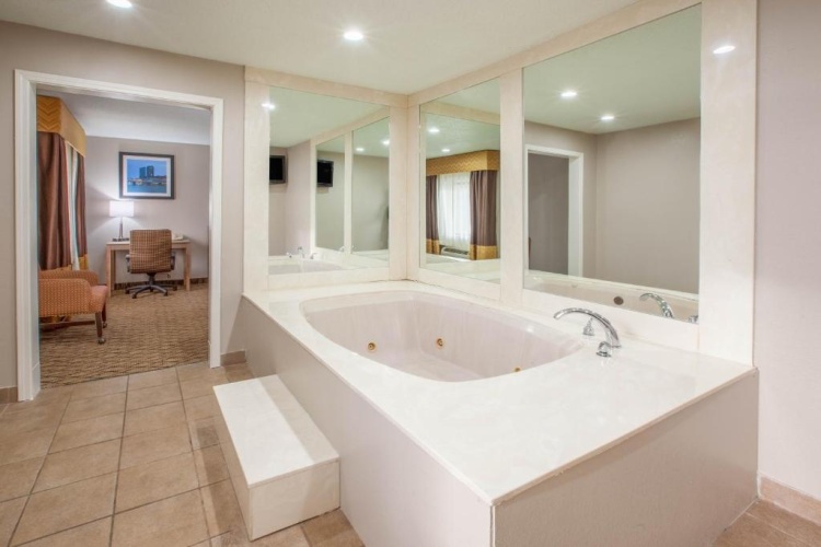 Deluxe Double Suite