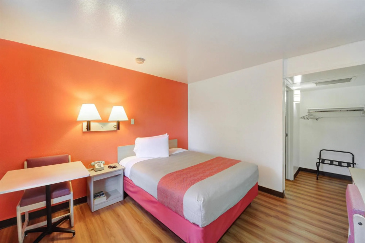 Motel 6 Wichita, KS