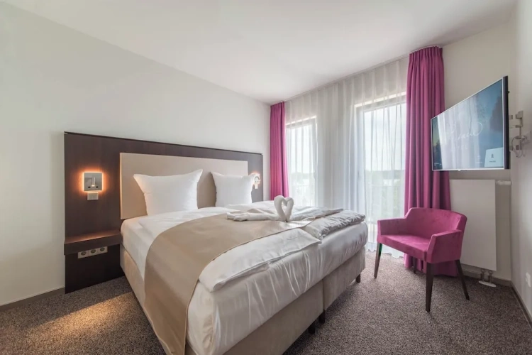 Grand Suite with balcony and with lake view