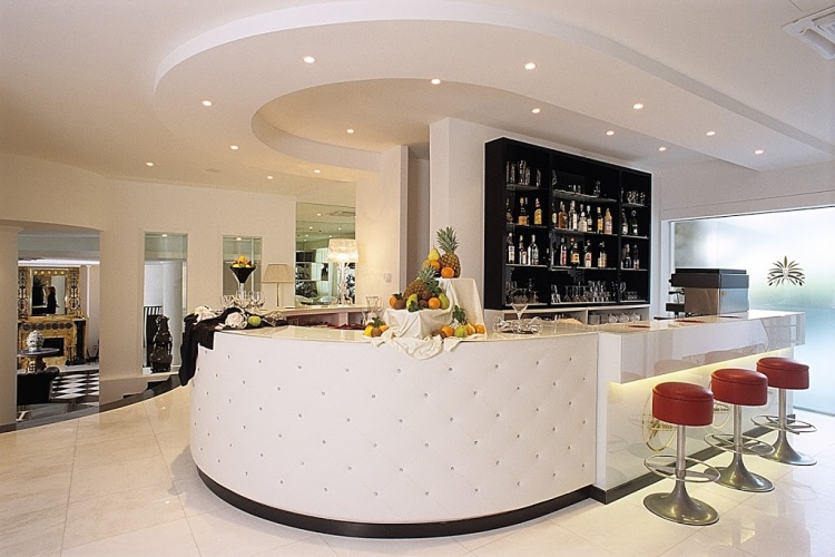 M Glamour Hotel photo 8