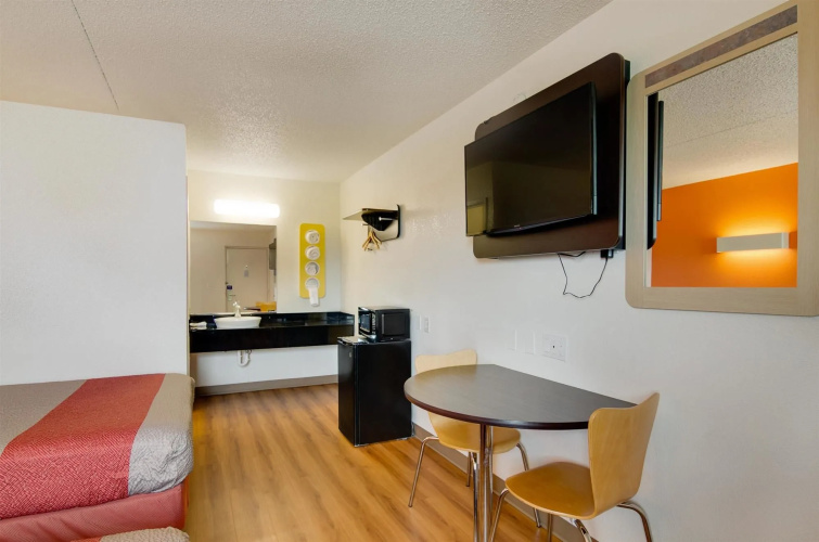Motel 6 Salina, KS