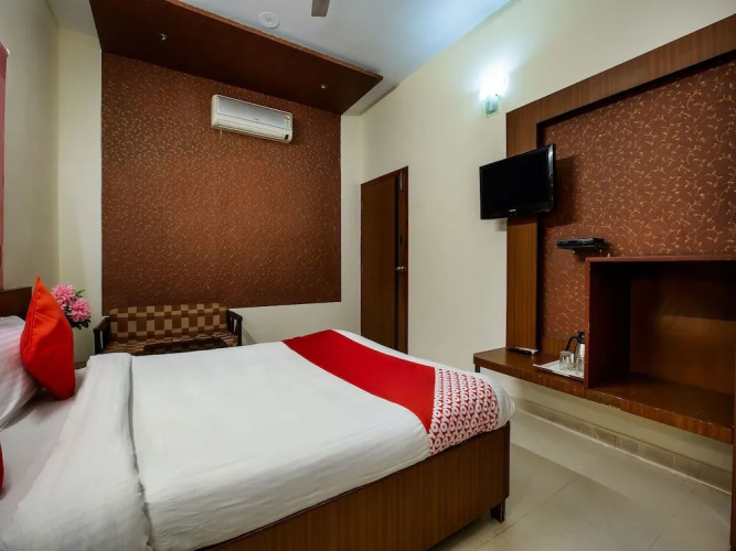 OYO 16075 Aikya Elevens Inn