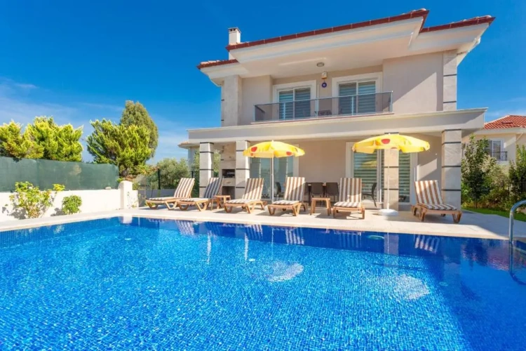 Sextuple Villa