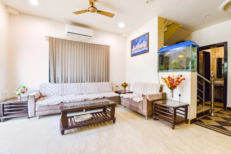 Fabhotel Vardan Villa