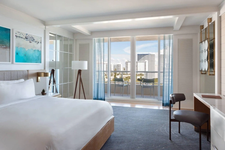 Double room with balcony and with partial ocean view