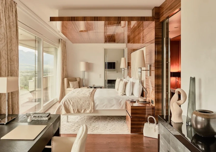 Penthouse Spa Suites Suite
