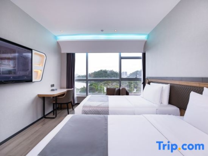 Standard Twin room with lake view