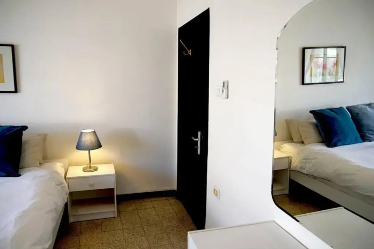 Inspiring 3Bed Unit with Sunny Balcony & Fireplace