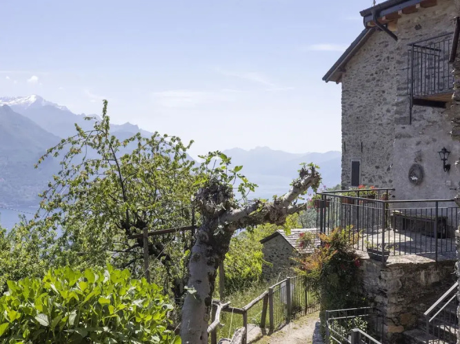 Cozy Hideaway Above Lake Como