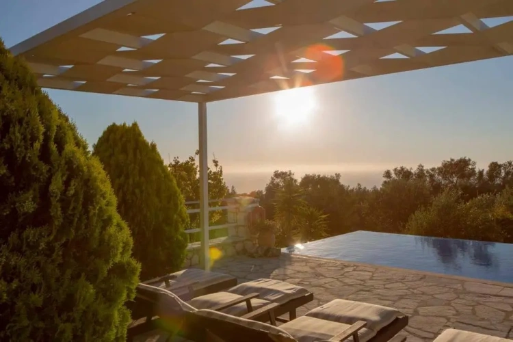 2 Bedrooms Villa