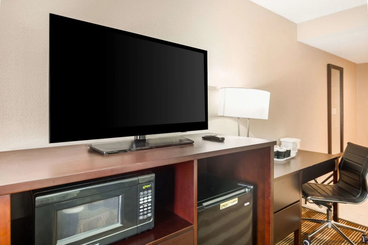 Clarion Inn & Suites Stroudsburg - Poconos