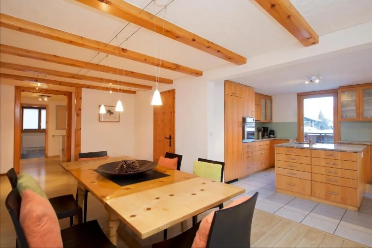 3 Bedrooms Apartment