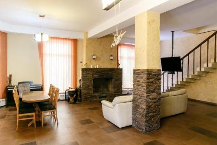 Дом в троицке. Гостиница центральная троицк челябинская. Ватутинки. База отдыха троицкое село троицкое. Отель ватутинки троицк.