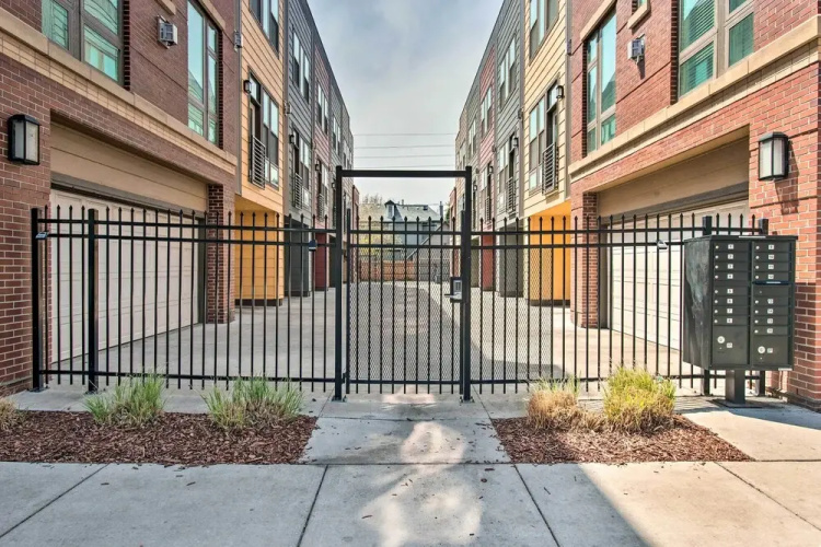 Rooftop Deck & City Views: Denver Abode!