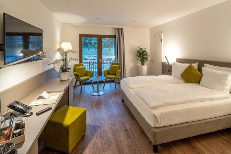 Hotel & LOUNGE LAGO MAGGIORE