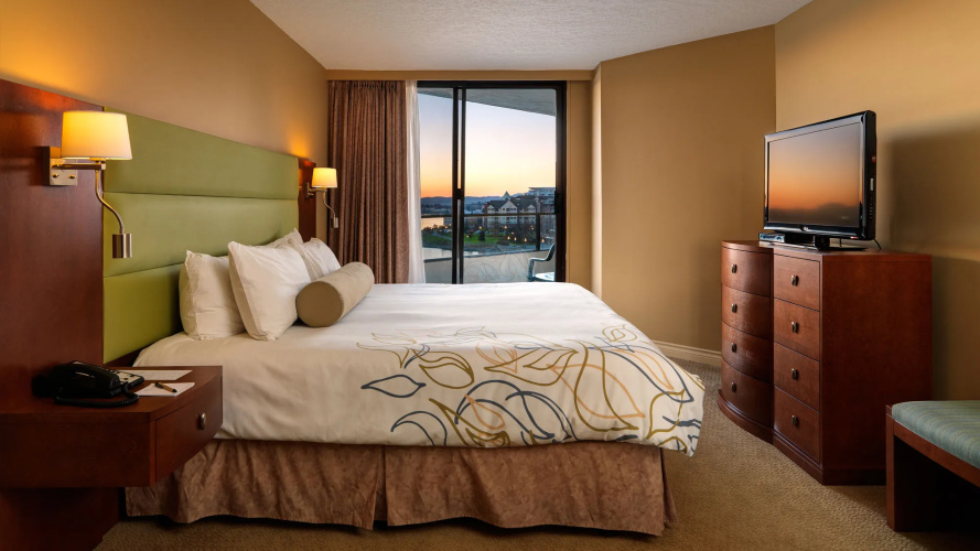 Victoria Regent Waterfront Hotel & Suites