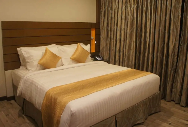 Hotel X