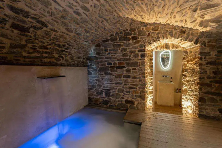 B&B éve