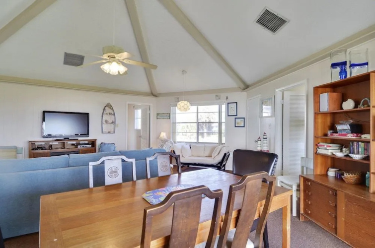 Beachfront Feel BFF 5 Br home by RedAwning
