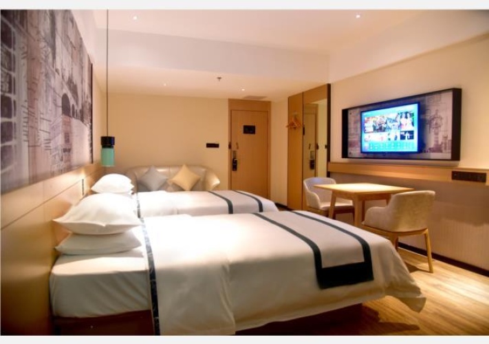 Standard Double room with city view