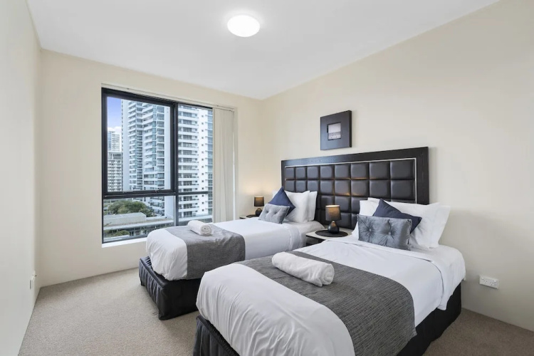 Broadbeach on the Park - We Accommodate