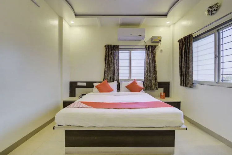 OYO 24125 Hotel Aakash
