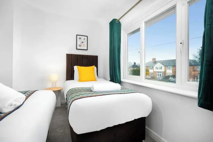 Stylish Three Bedroom Retreat With Garden