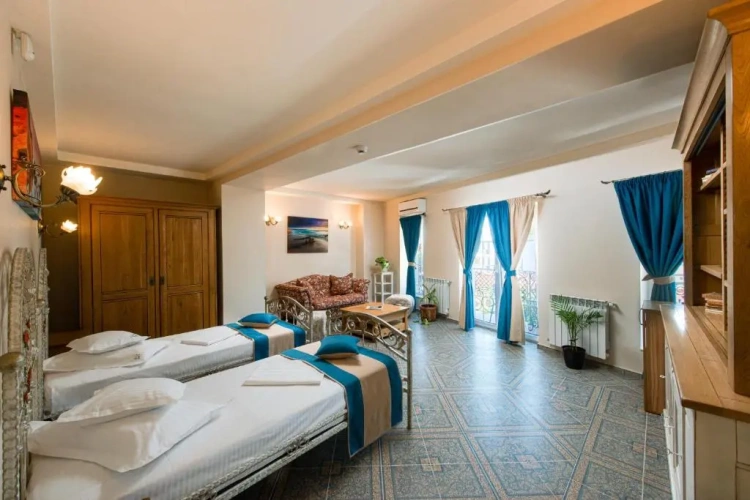 Standard Twin room with balcony