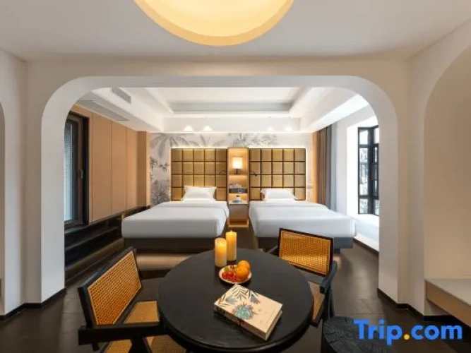 1 Bedroom Standard Twin Family room with city view