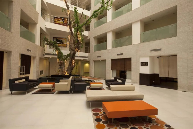 Avalon Courtyard