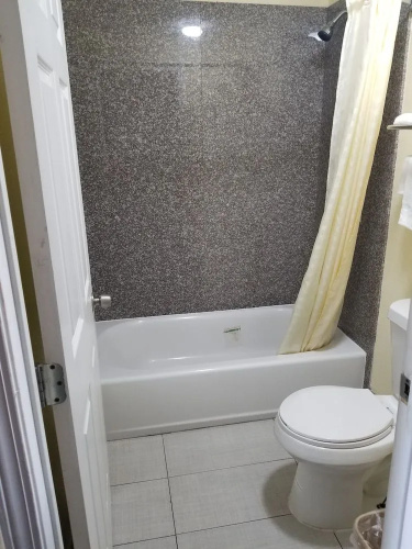 AmeriStay Inn &Suites