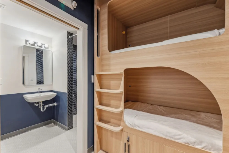 Meco Hotel - Hostel