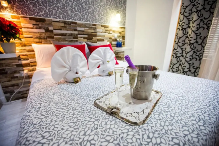 Hostal Adis