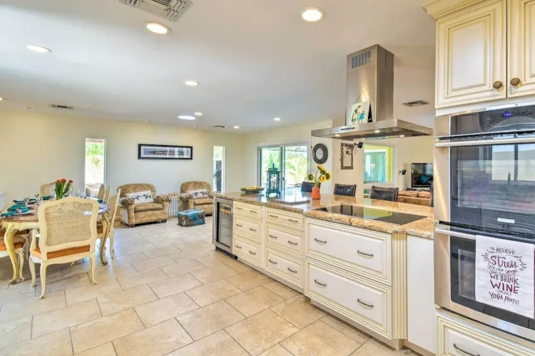 4 Bedrooms Cottage