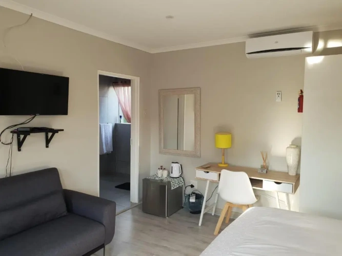 Standard Family room with garden view