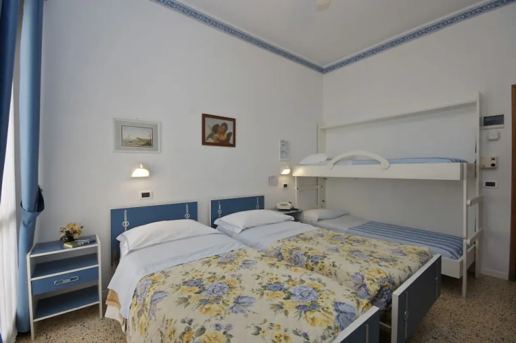 Economy Quadruple room with balcony