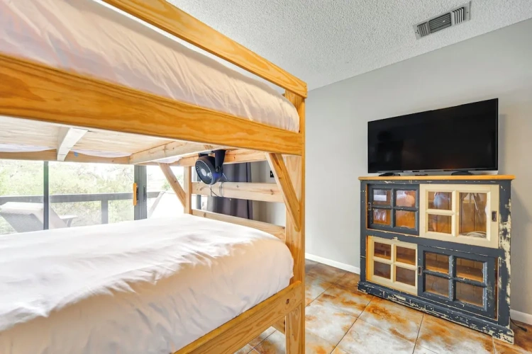 4 Bedrooms Cottage with balcony