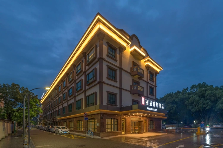 Rezen Select - Ningbo Railway Station, Tianyi Square