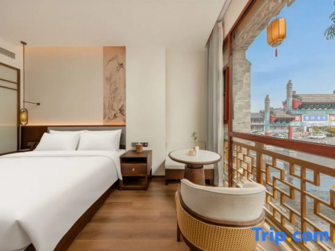 Standard Double room with city view