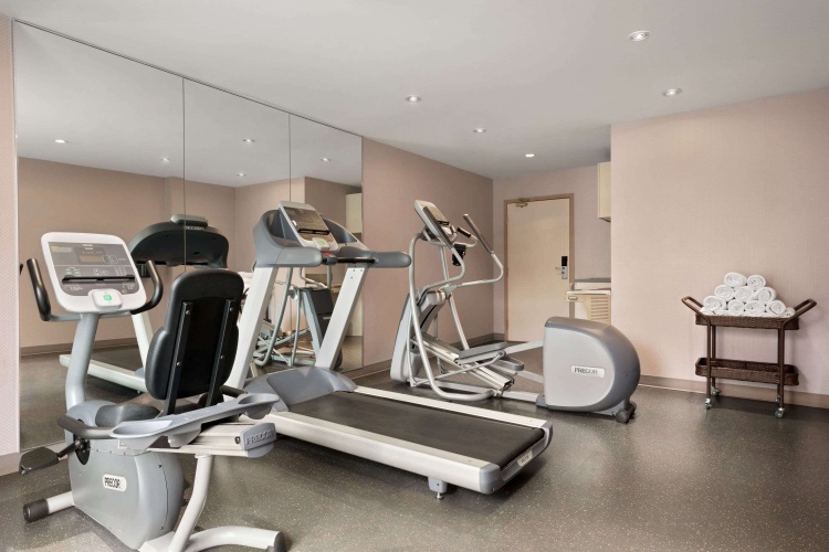 Travelodge by Wyndham Oshawa Whitby photo 10