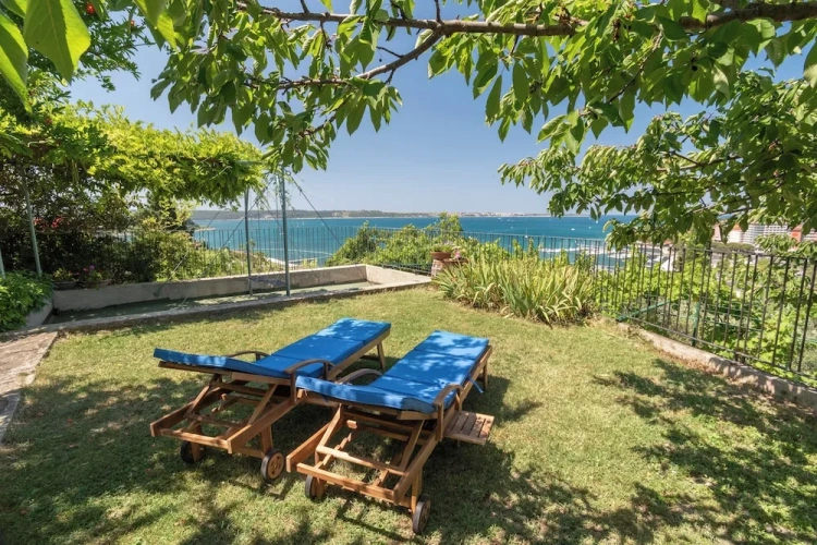 2 Bedrooms Apartment with bay view