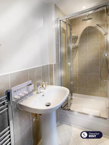 Wokingham - 2 Bed House with Garden